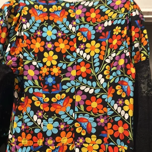 Flower dress with a black lace edge - Picture 9 of 12